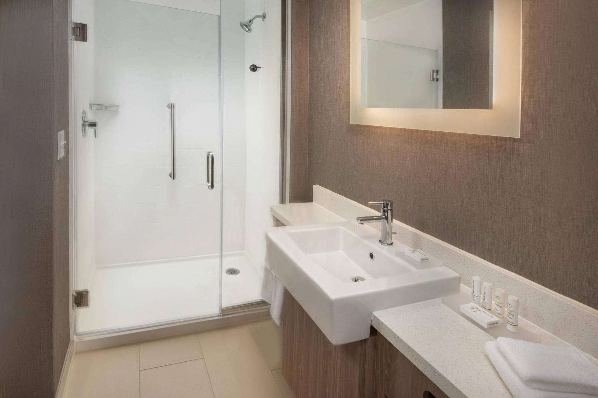 Springhill Suites By Marriott Frederick Bagian luar foto
